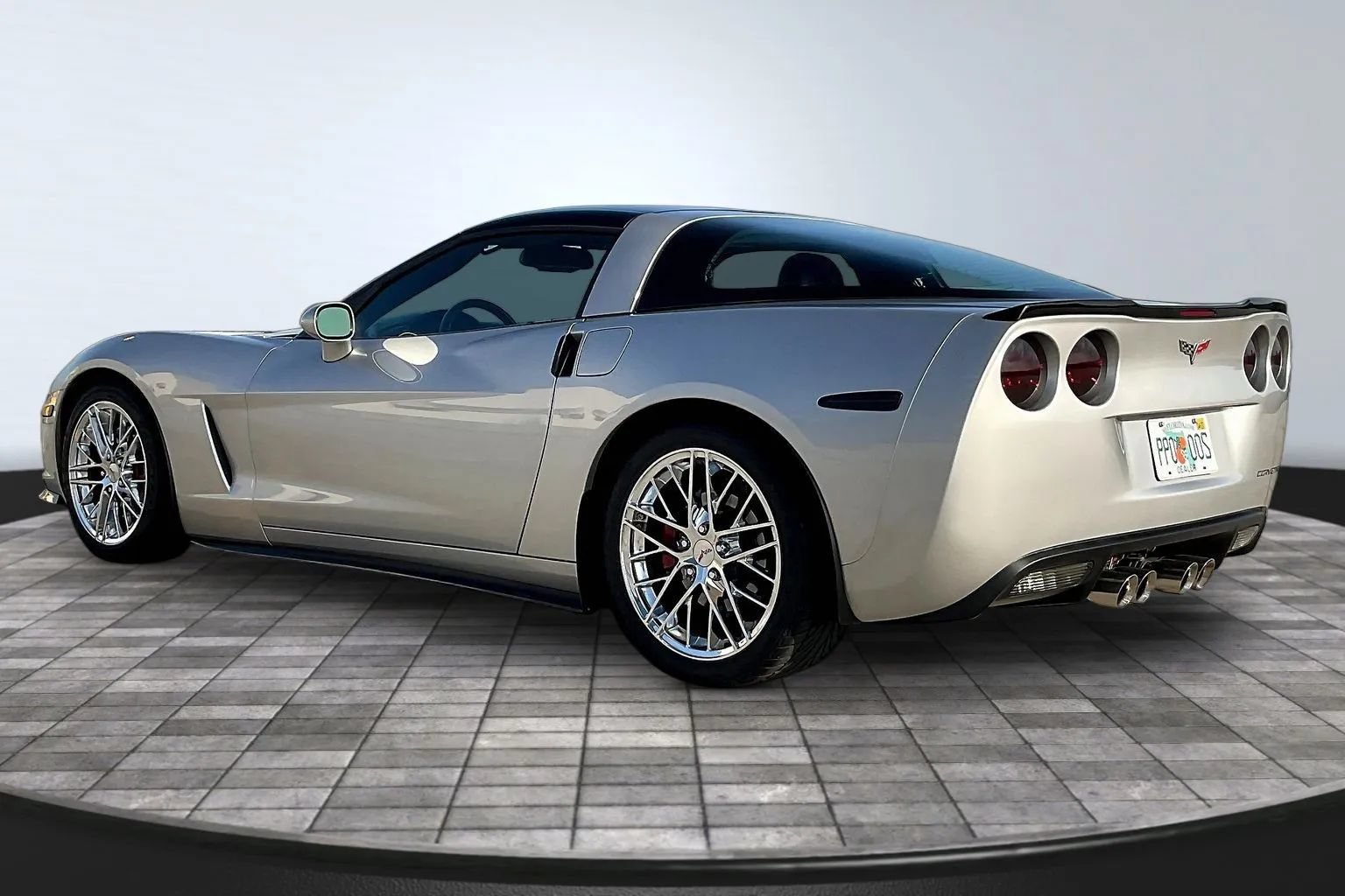 Used 2005 Chevrolet Corvette Coupe w/ Preferred Equipment Group RWD image 4