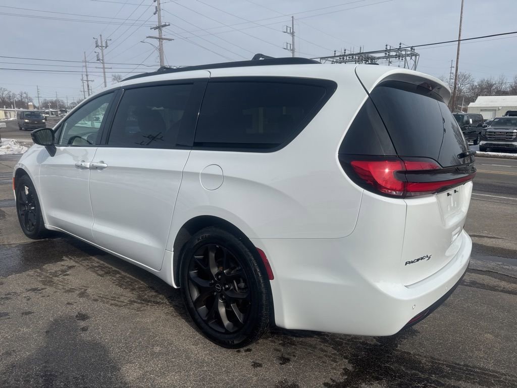Used 2025 Chrysler Pacifica Limited FWD image 5