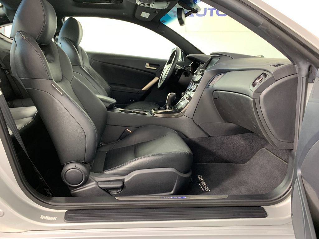 Used 2016 Hyundai Genesis Coupe 3.8 RWD image 29
