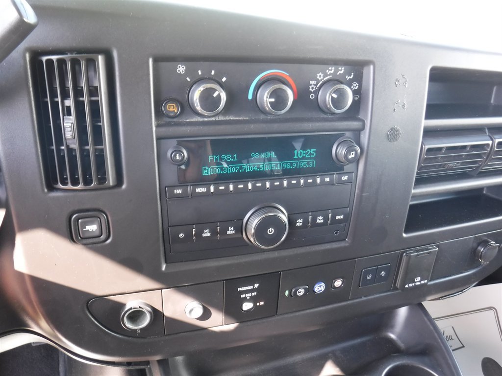 Used 2020 Chevrolet Express 3500 LT w/ LT Preferred Equipment Group RWD image 16