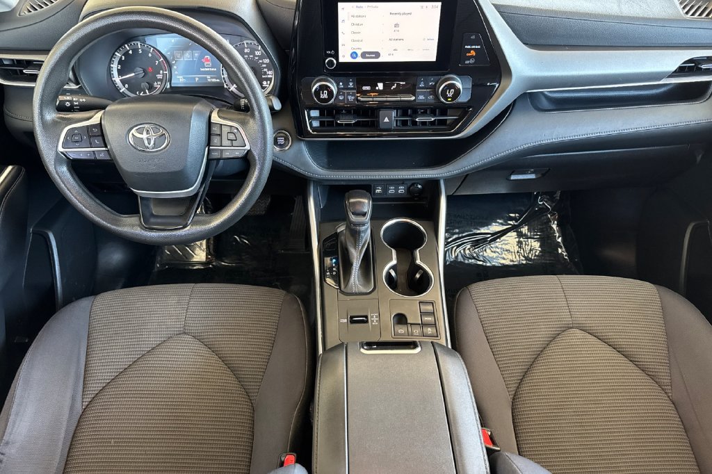 Used 2023 Toyota Highlander L FWD image 12