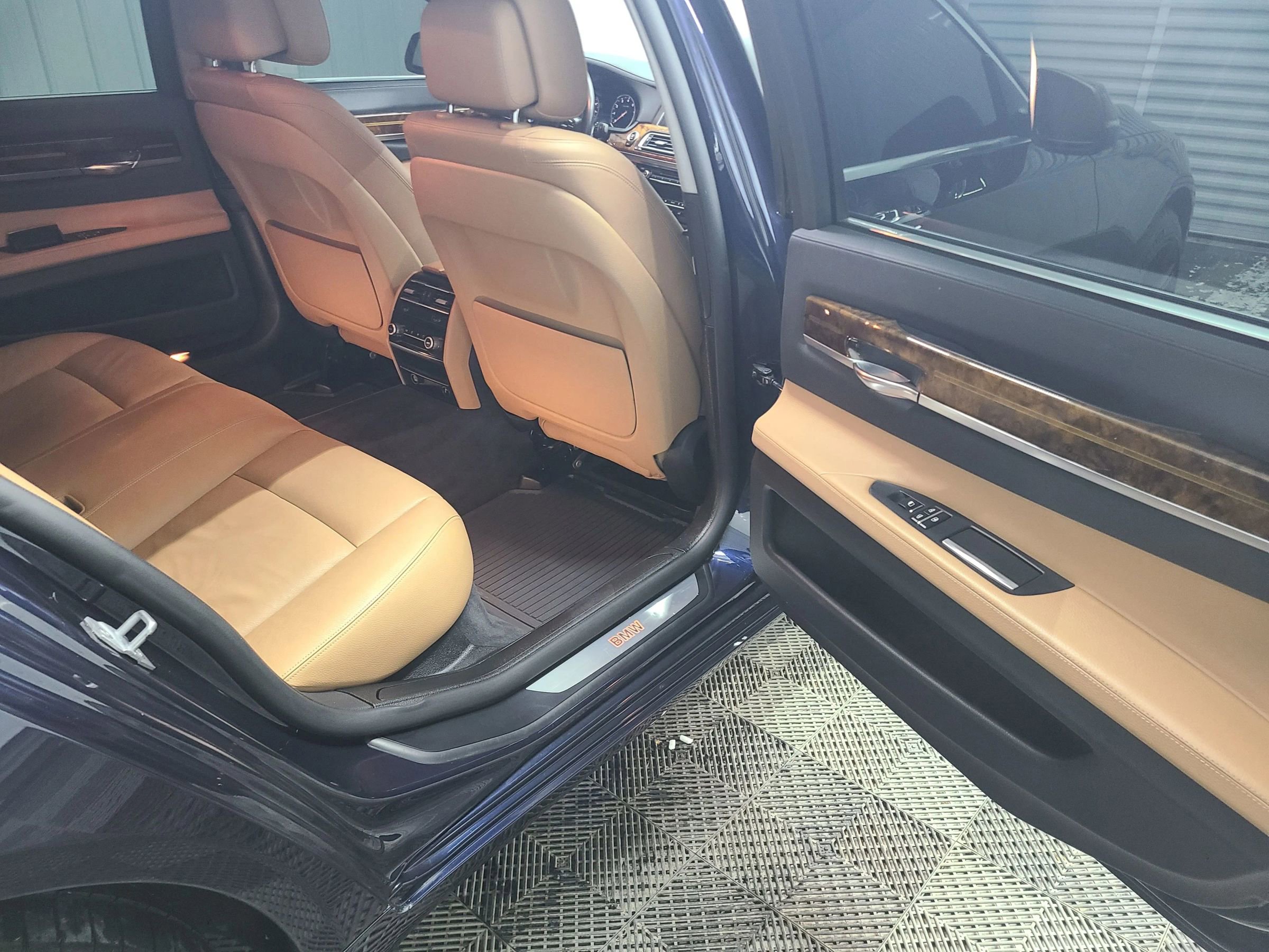 Used 2014 BMW 740Li image 28