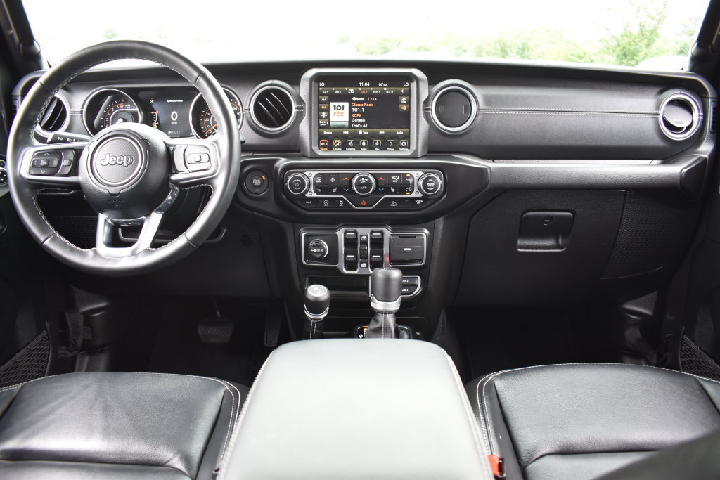 Used 2022 Jeep Wrangler Unlimited Sahara w/ LED Lighting Group AWD/4WD image 12