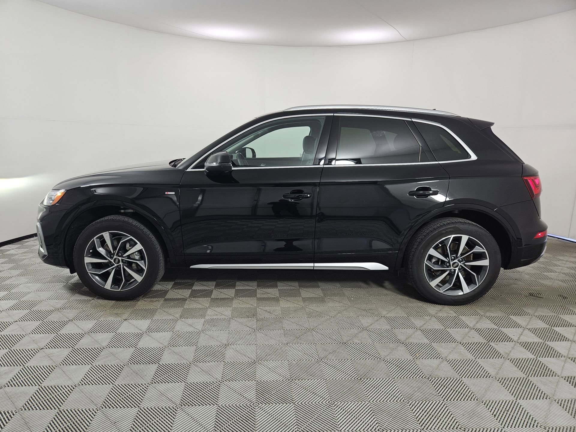 Certified 2023 Audi Q5 2.0T Premium Plus w/ Premium Plus Package AWD/4WD image 4