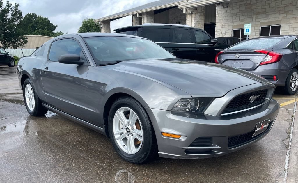 Used 2014 Ford Mustang Coupe RWD image 3