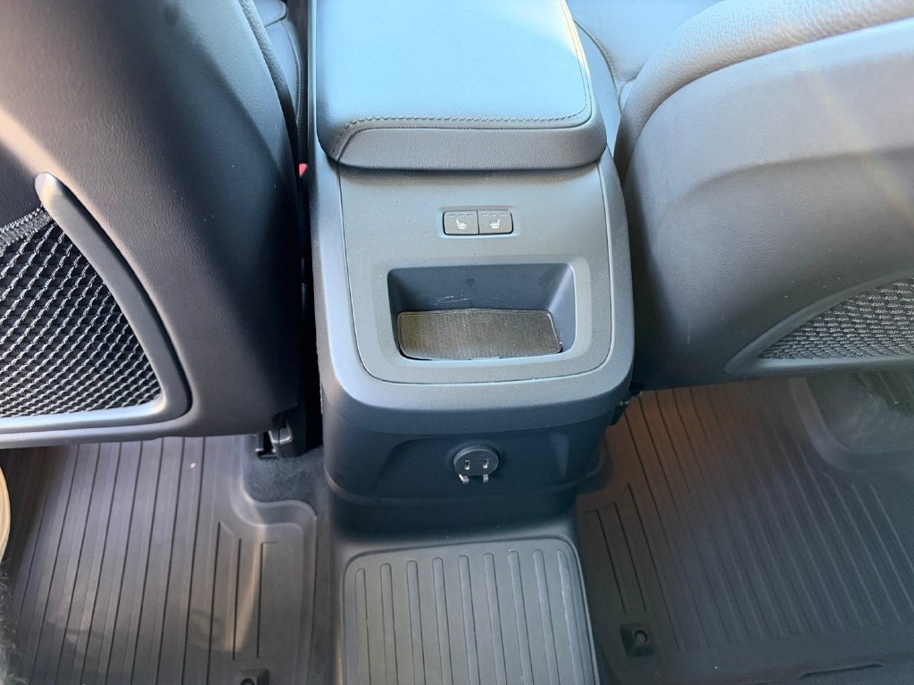 Certified 2024 Volvo XC60 T8 Plus w/ Climate Package AWD/4WD image 10