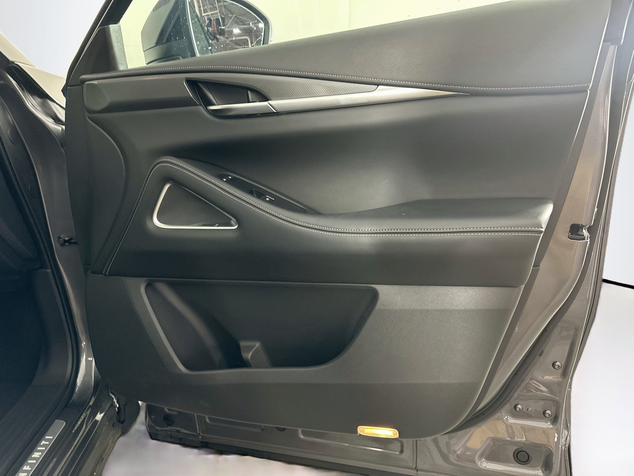 Used 2023 INFINITI QX60 Luxe w/ Performance Audio Package FWD image 36
