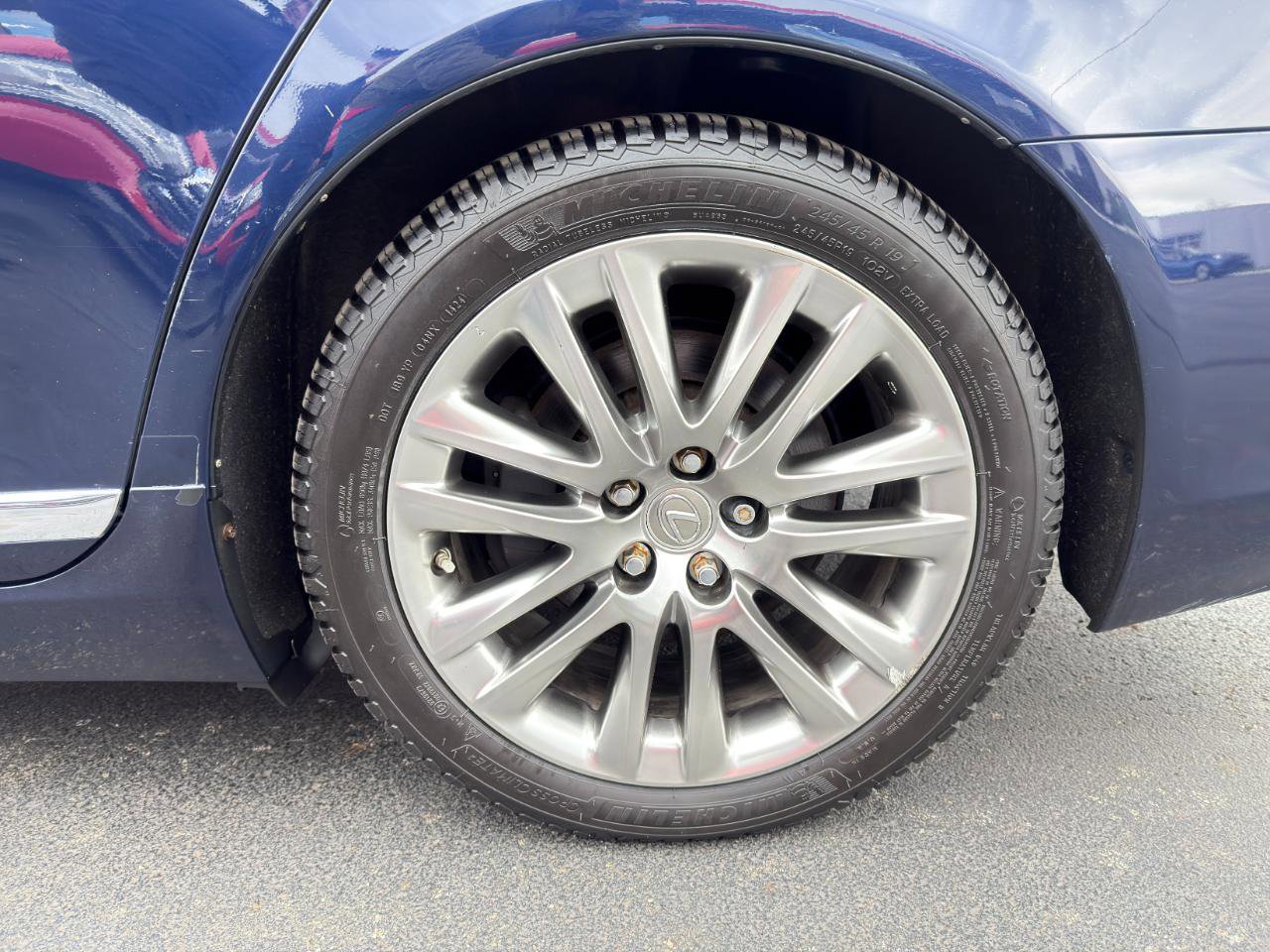 Used 2013 Lexus LS 460 L w/ Ultra Luxury Pkg image 12