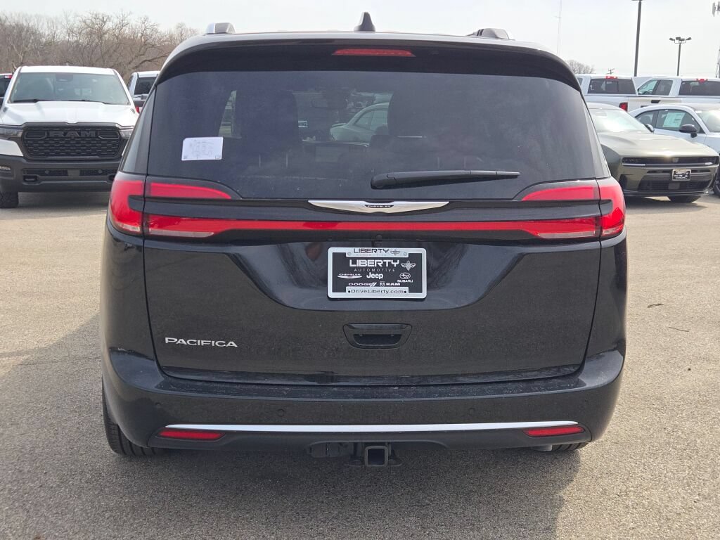 New 2026 Chrysler Pacifica Pinnacle w/ Trailer Tow Group FWD image 13