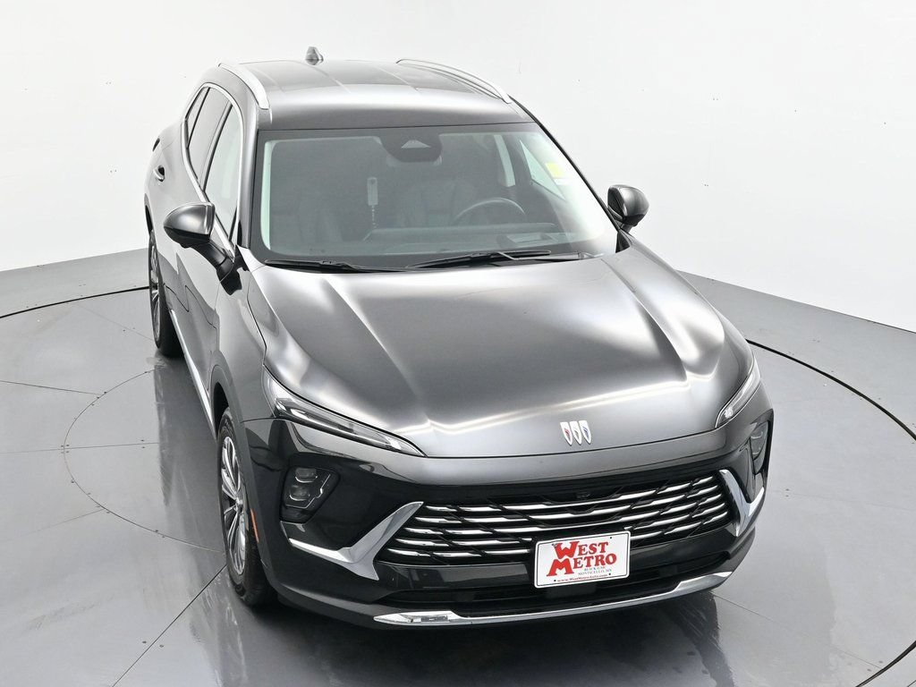 Used 2025 Buick Envision Preferred AWD/4WD image 4