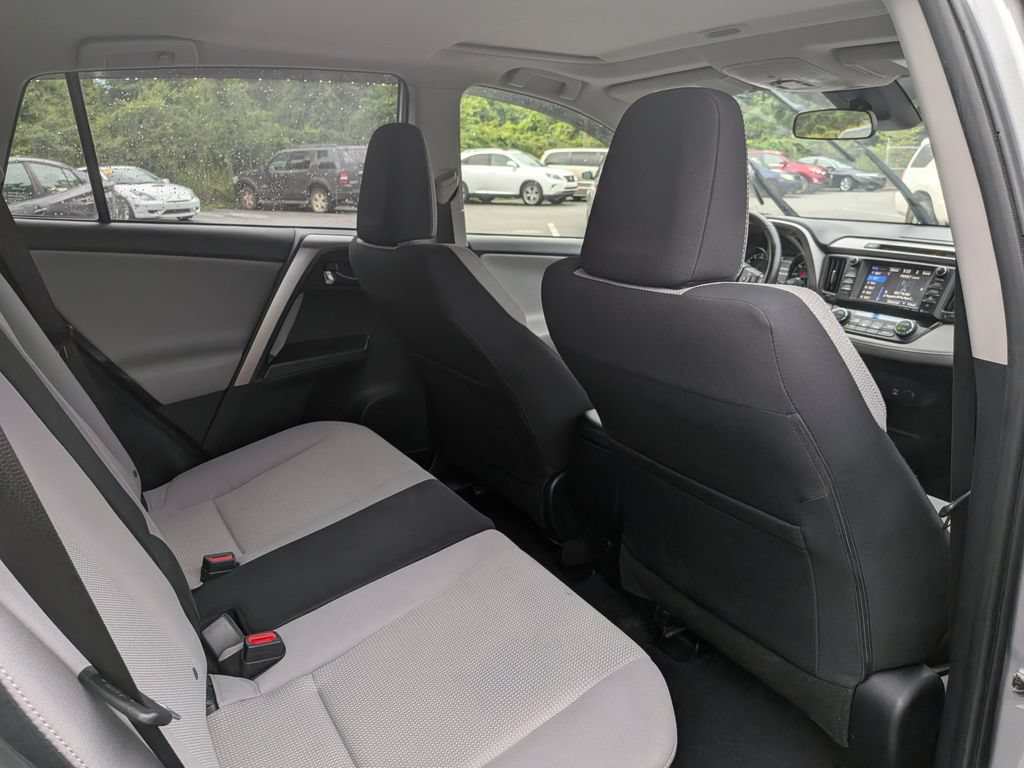 Used 2018 Toyota RAV4 XLE FWD image 21