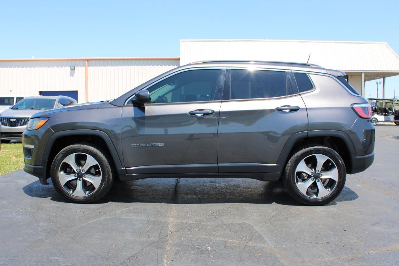 Used 2017 Jeep Compass Latitude w/ Cold Weather Group AWD/4WD image 13