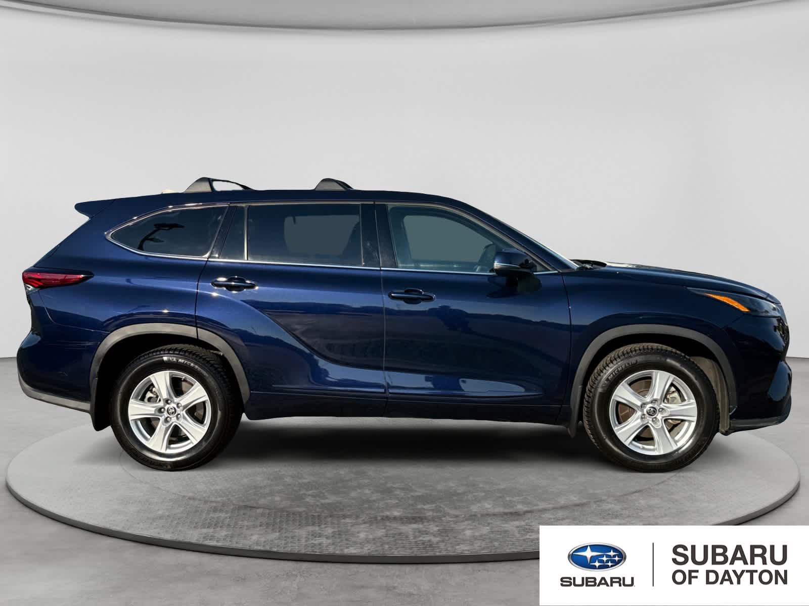 Used 2022 Toyota Highlander L FWD image 4
