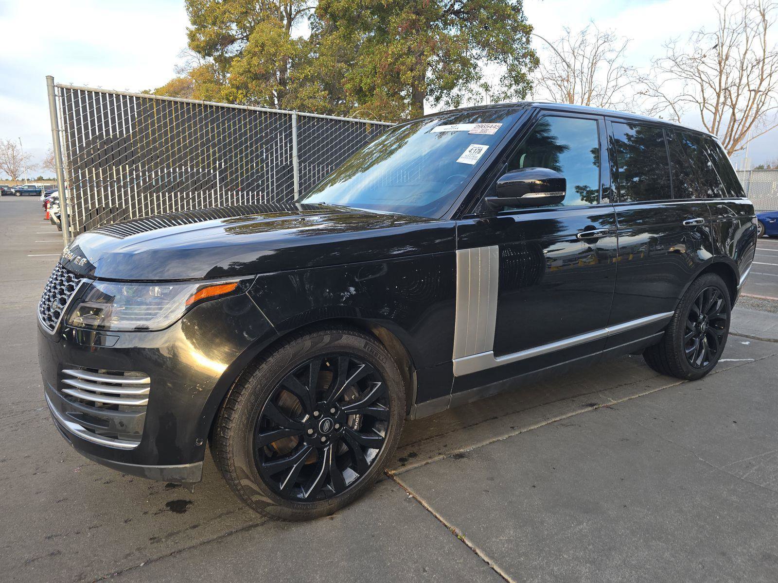 Used 2022 Land Rover Range Rover Autobiography image 4