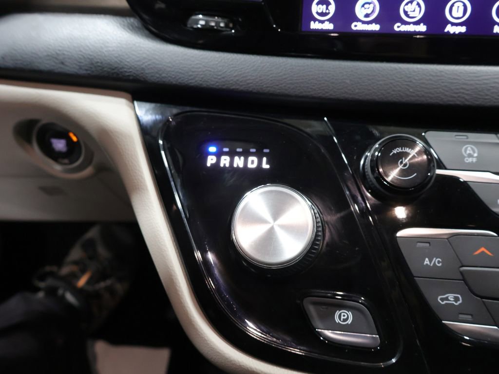 Used 2018 Chrysler Pacifica Touring-L Plus FWD image 28