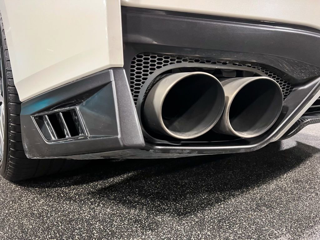 Used 2017 Nissan GT-R Premium image 19