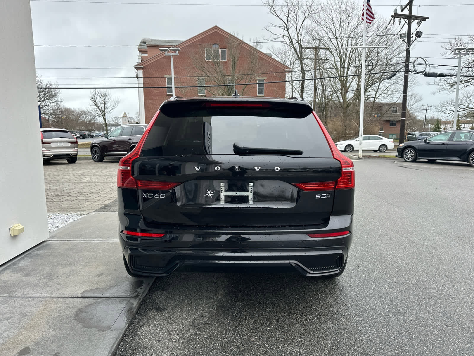 Used 2024 Volvo XC60 B5 Core w/ Climate Package image 10