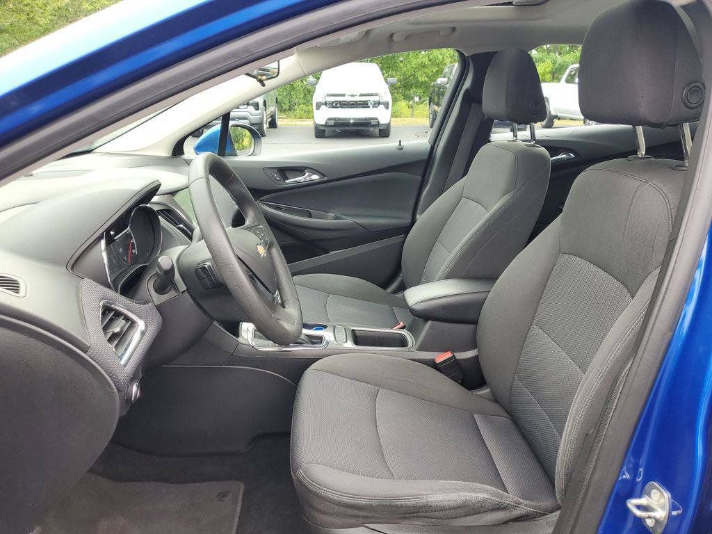 Used 2018 Chevrolet Cruze LT w/ Sun And Sound Package FWD image 5