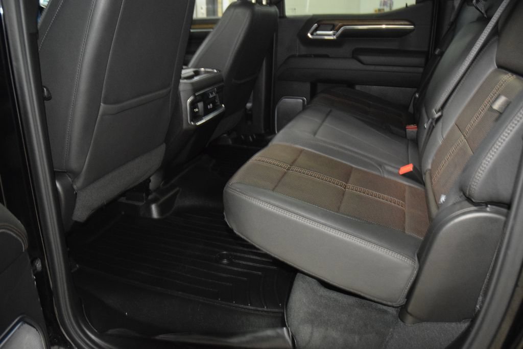 Used 2024 Chevrolet Silverado 1500 High Country w/ Technology Package AWD/4WD image 45