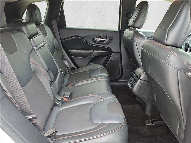Used 2015 Jeep Cherokee Trailhawk AWD/4WD image 19