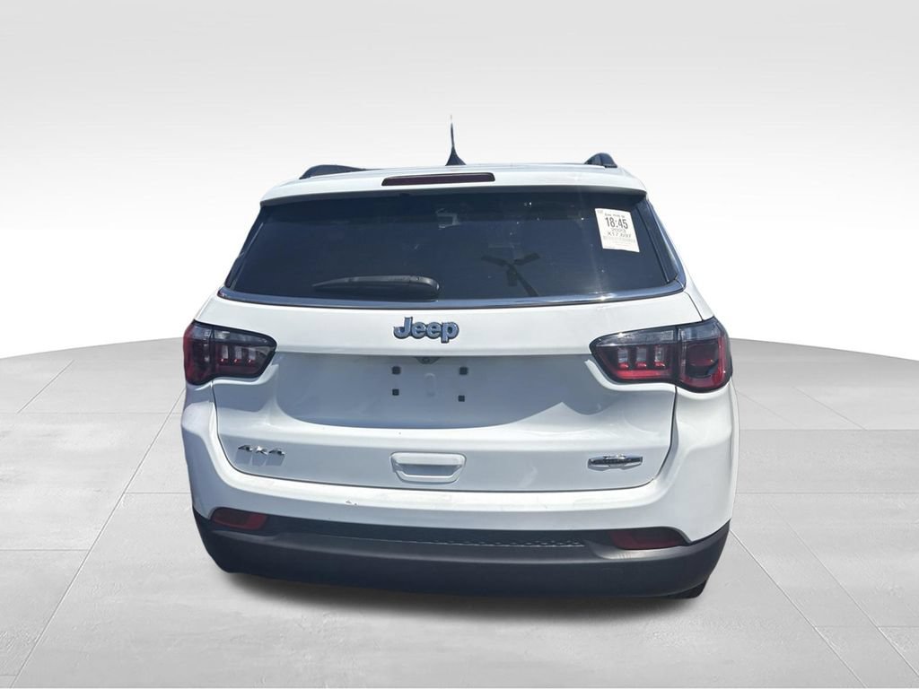 Used 2023 Jeep Compass Latitude w/ Sun and Sound Group AWD/4WD image 5