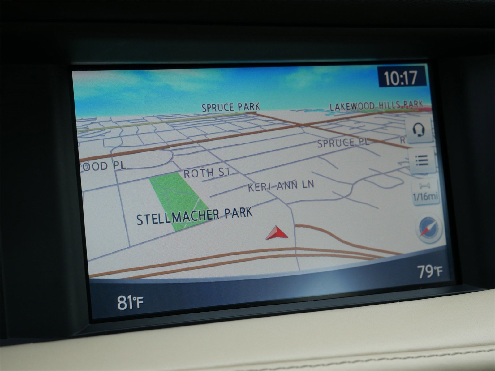 Used 2017 INFINITI QX30 Premium w/ Navigation Package image 18