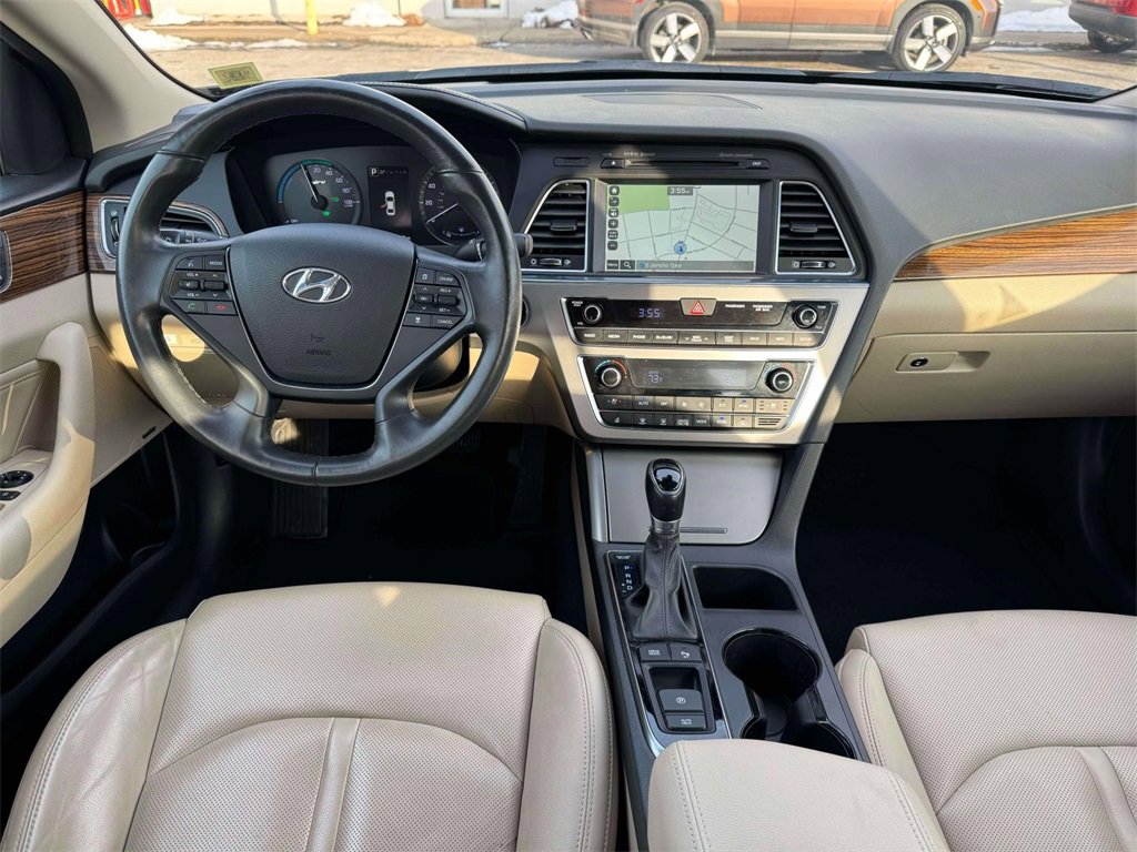 Used 2016 Hyundai Sonata Limited w/ Option Group 02 image 17