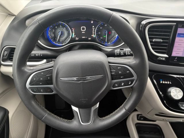 Used 2023 Chrysler Pacifica Touring-L FWD image 24