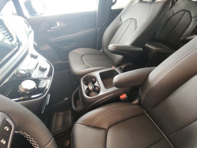 New 2026 Chrysler Pacifica Select image 38