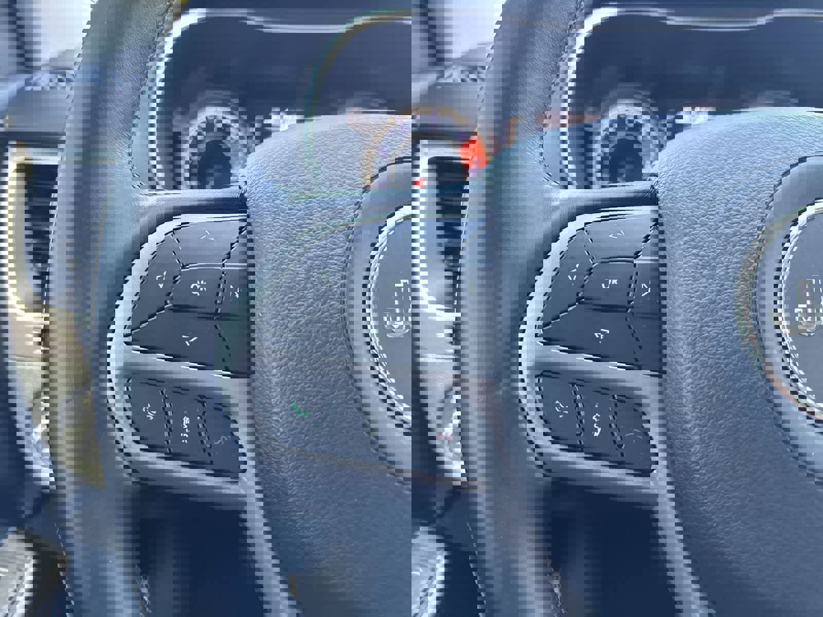 Used 2019 Jeep Cherokee Latitude Plus w/ Cold Weather Group image 28