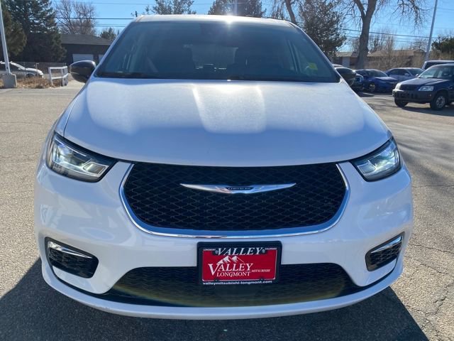 Used 2024 Chrysler Pacifica Touring-L image 8