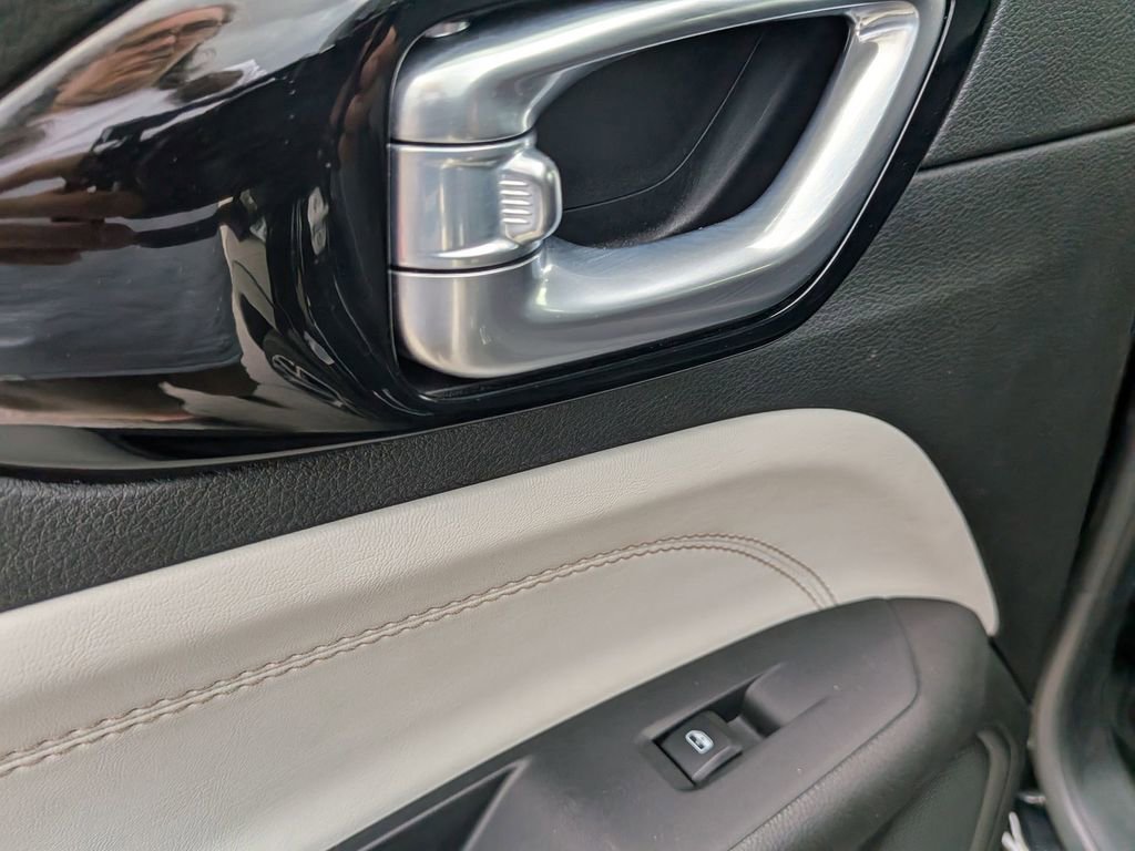 Used 2025 Jeep Compass Limited image 27