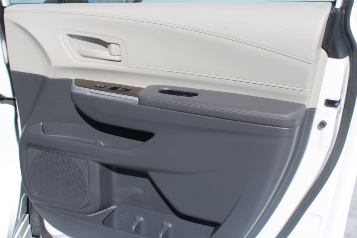 Certified 2024 Toyota Sienna LE AWD/4WD image 18
