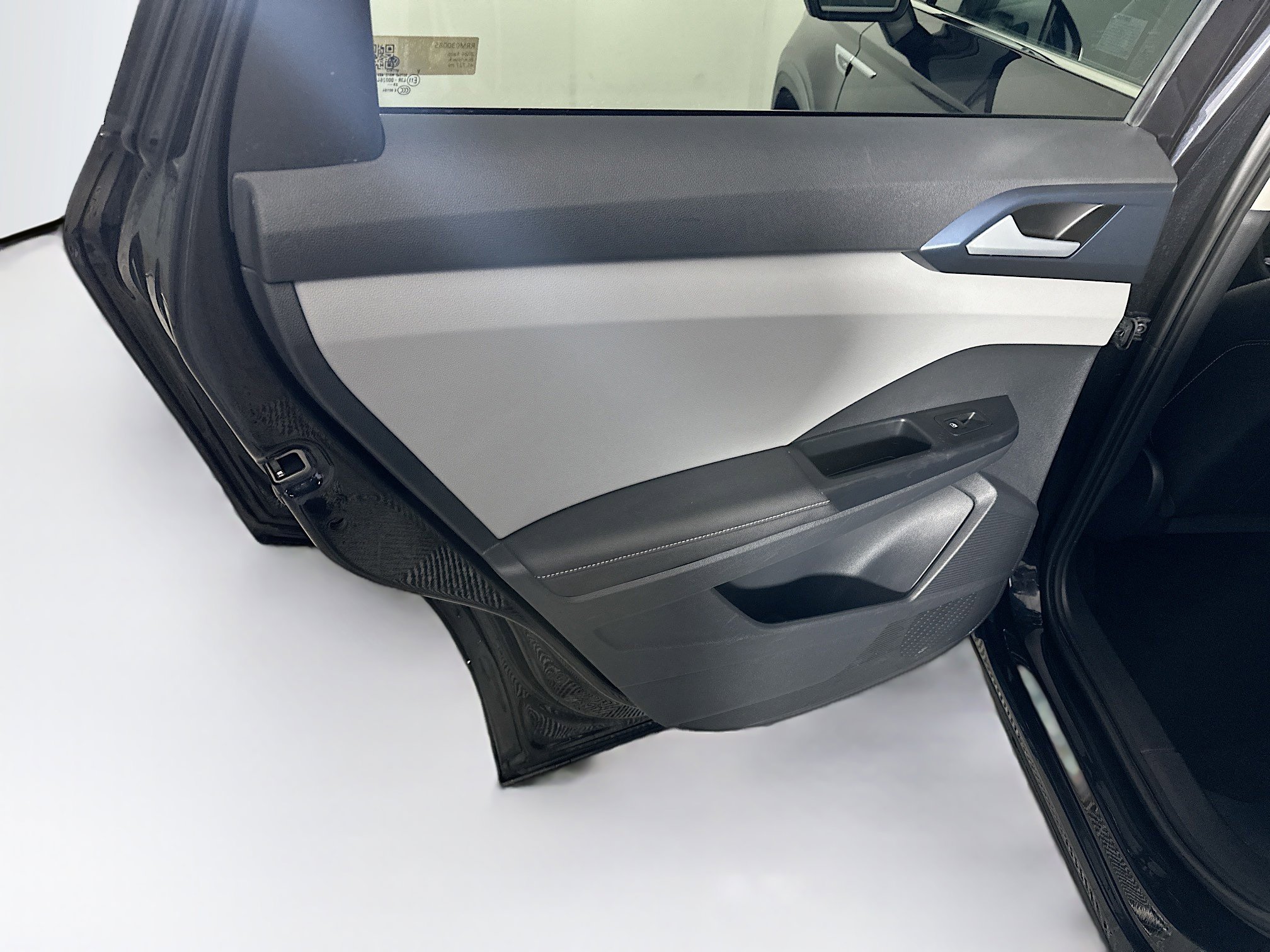 Used 2024 Volkswagen Taos SE image 25