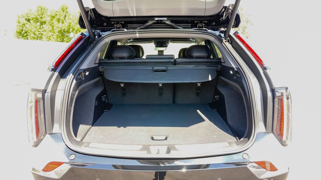 New 2026 Cadillac Optiq Sport 2 RWD image 9