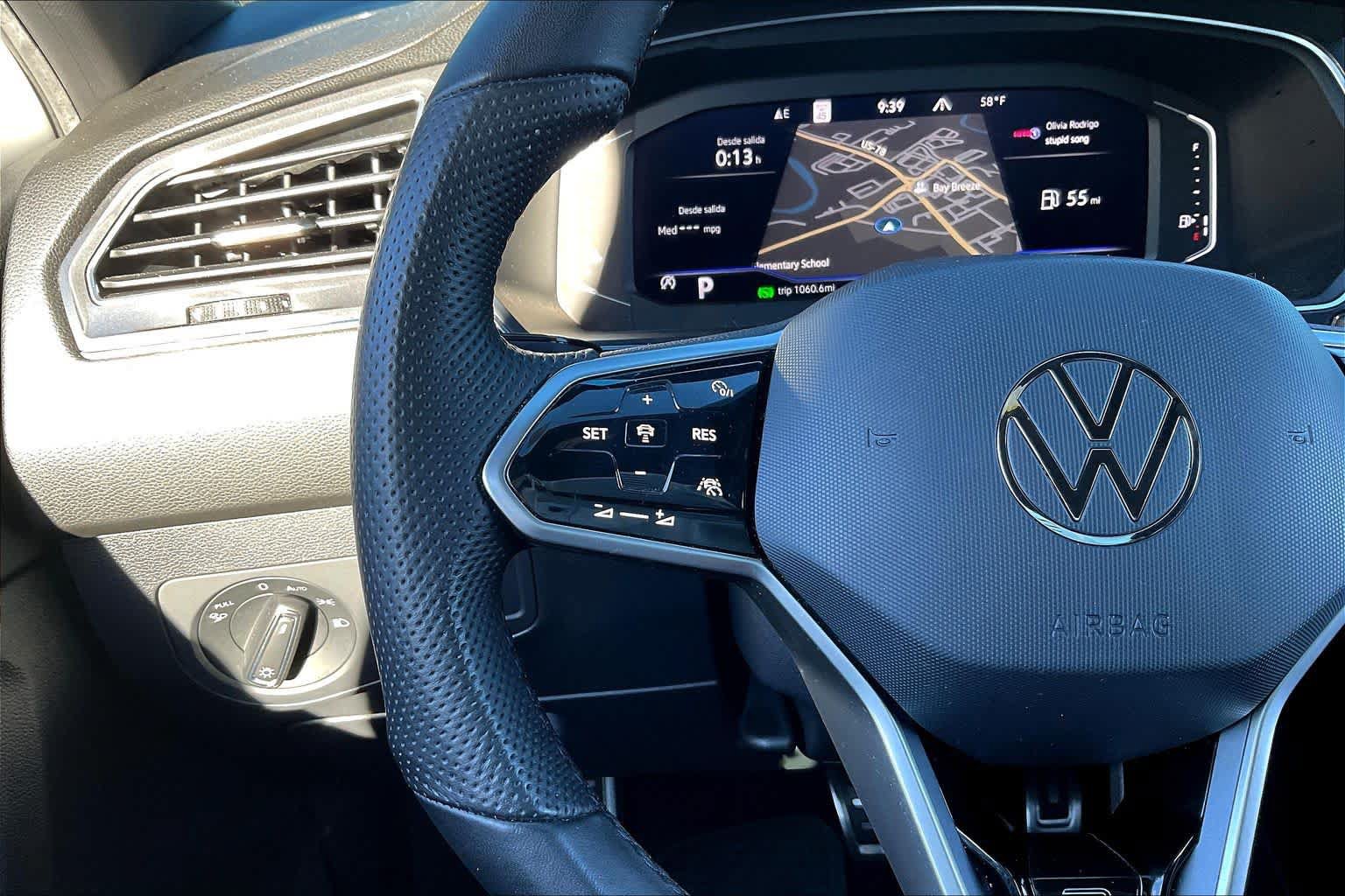 Used 2022 Volkswagen Tiguan SEL R-Line AWD/4WD image 24