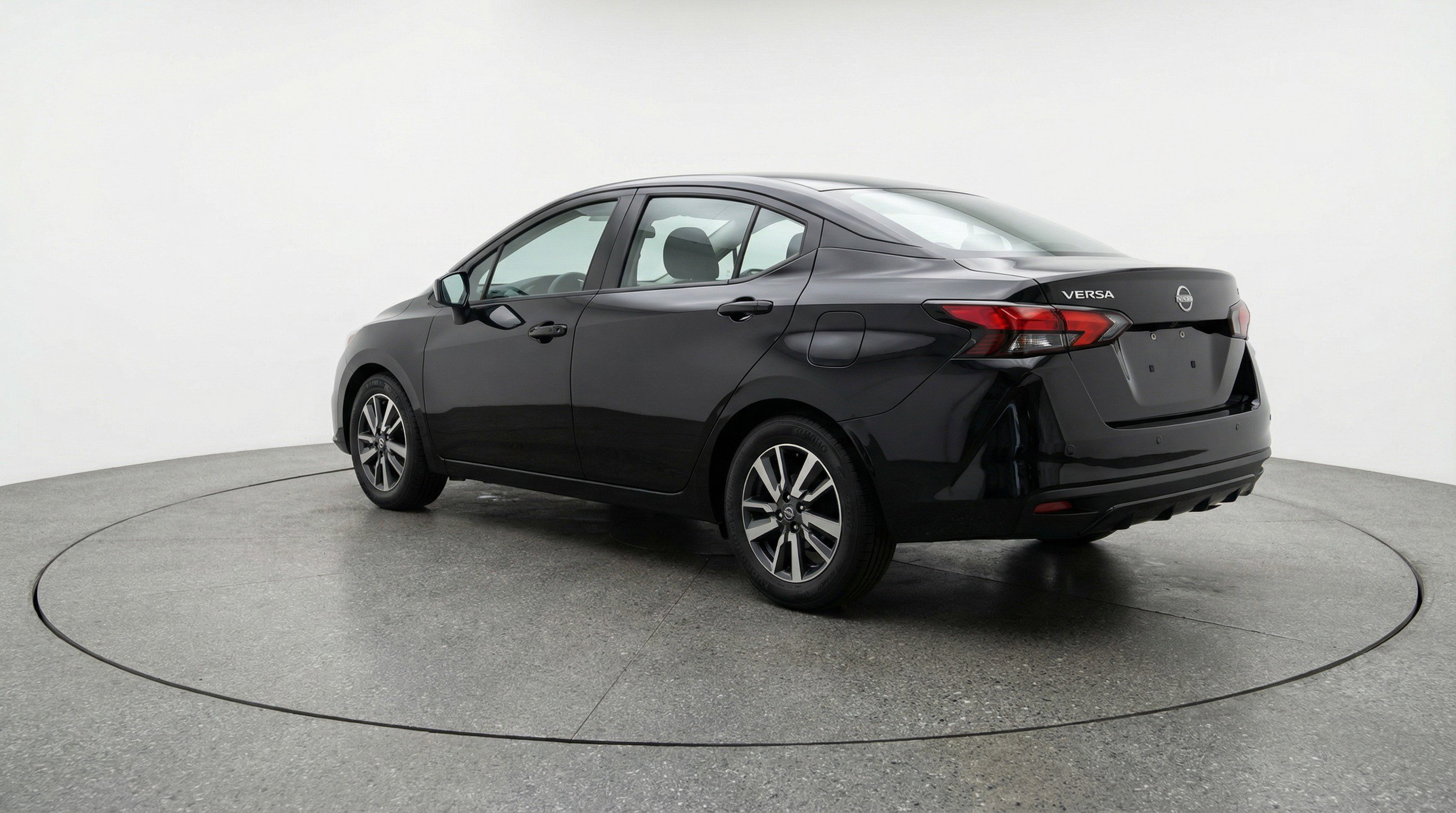 Used 2025 Nissan Versa SV image 6