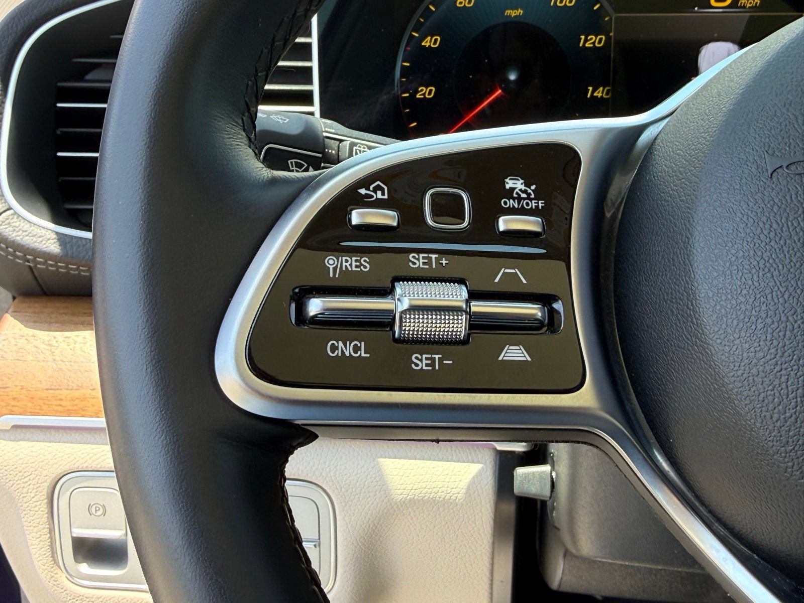 Used 2022 Mercedes-Benz GLS 450 4MATIC image 33