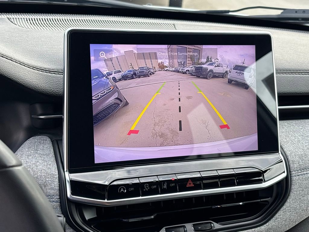 Used 2023 Jeep Compass Latitude image 18