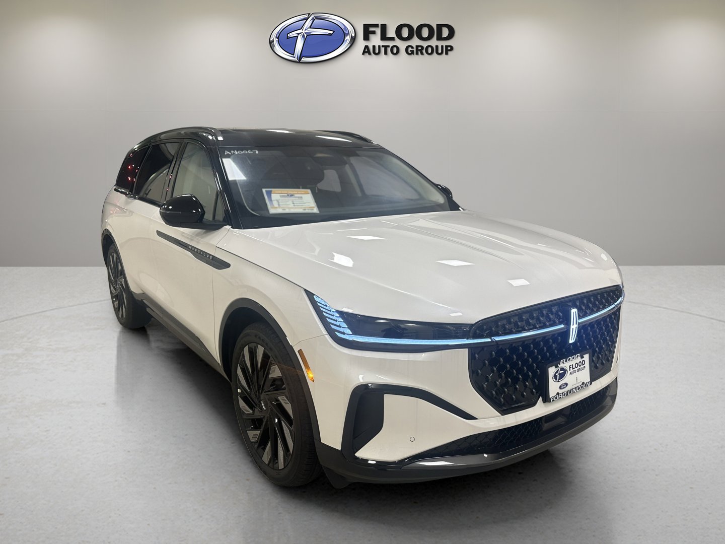 New 2026 Lincoln Nautilus Reserve w/ Jet Appearance Package image 1