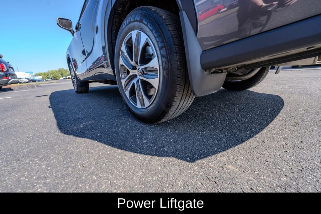 Used 2023 Toyota Highlander XLE image 10