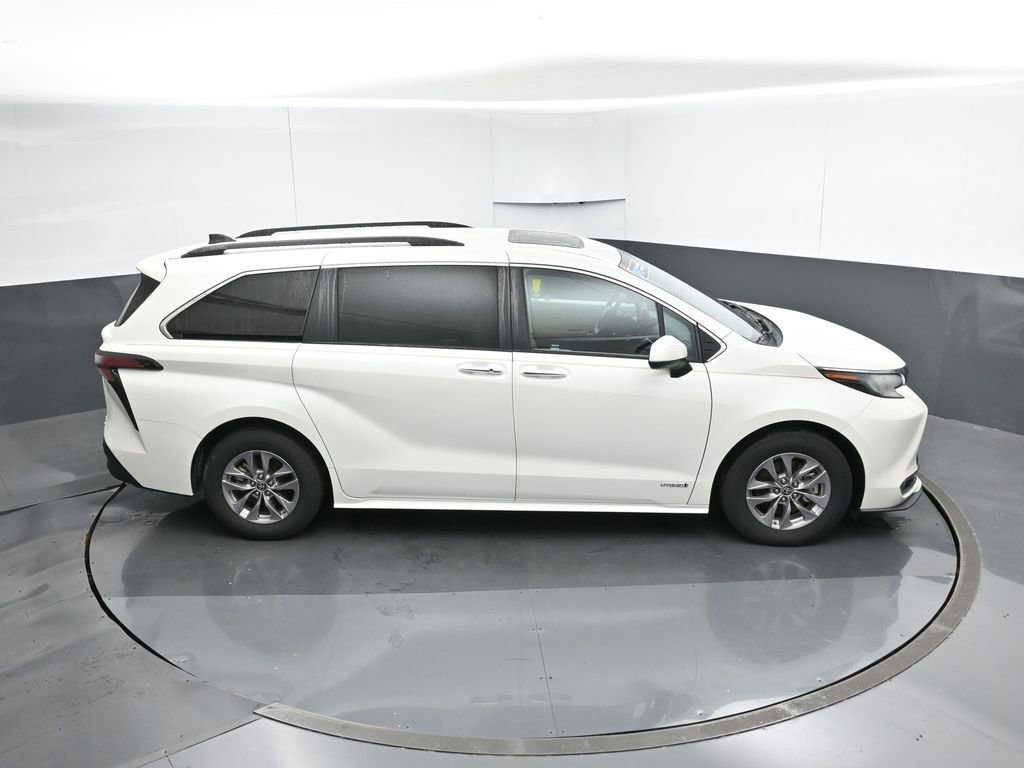 Used 2021 Toyota Sienna XLE image 50