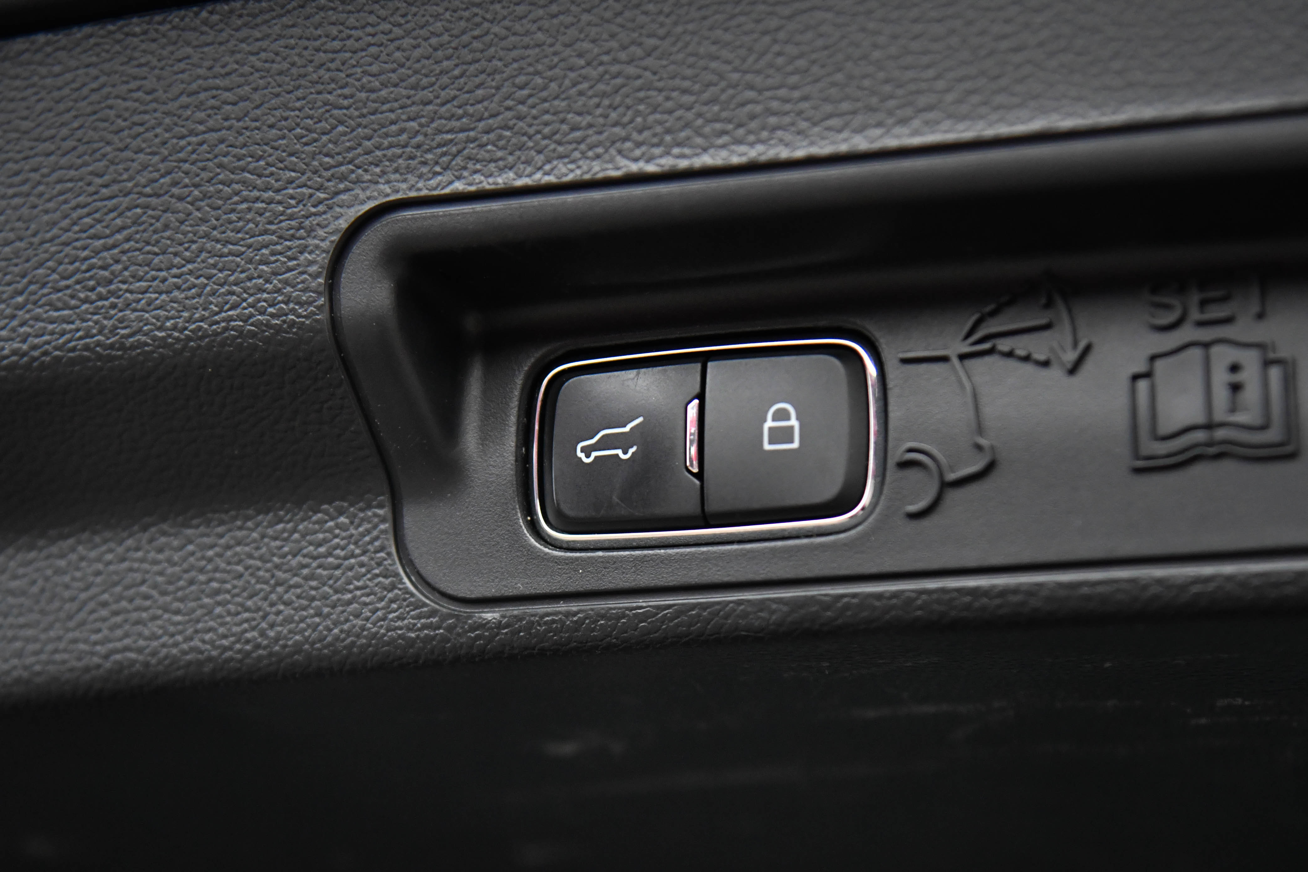 Used 2022 Ford Explorer XLT w/ Equipment Group 202A image 40