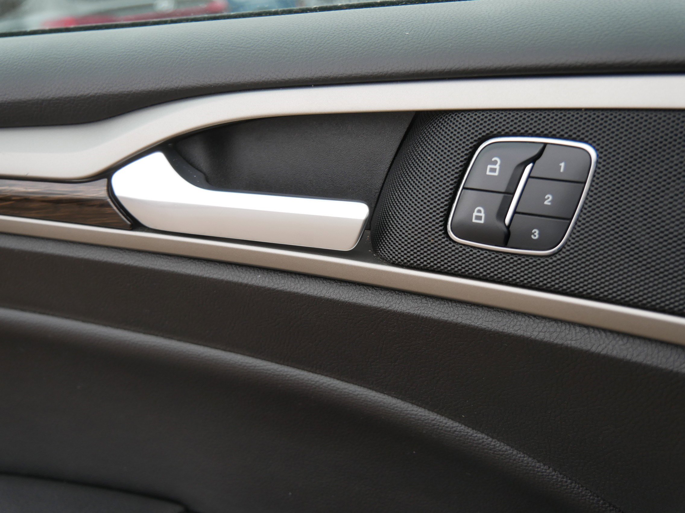 Used 2016 Ford Fusion SE w/ Equipment Group 202A image 27