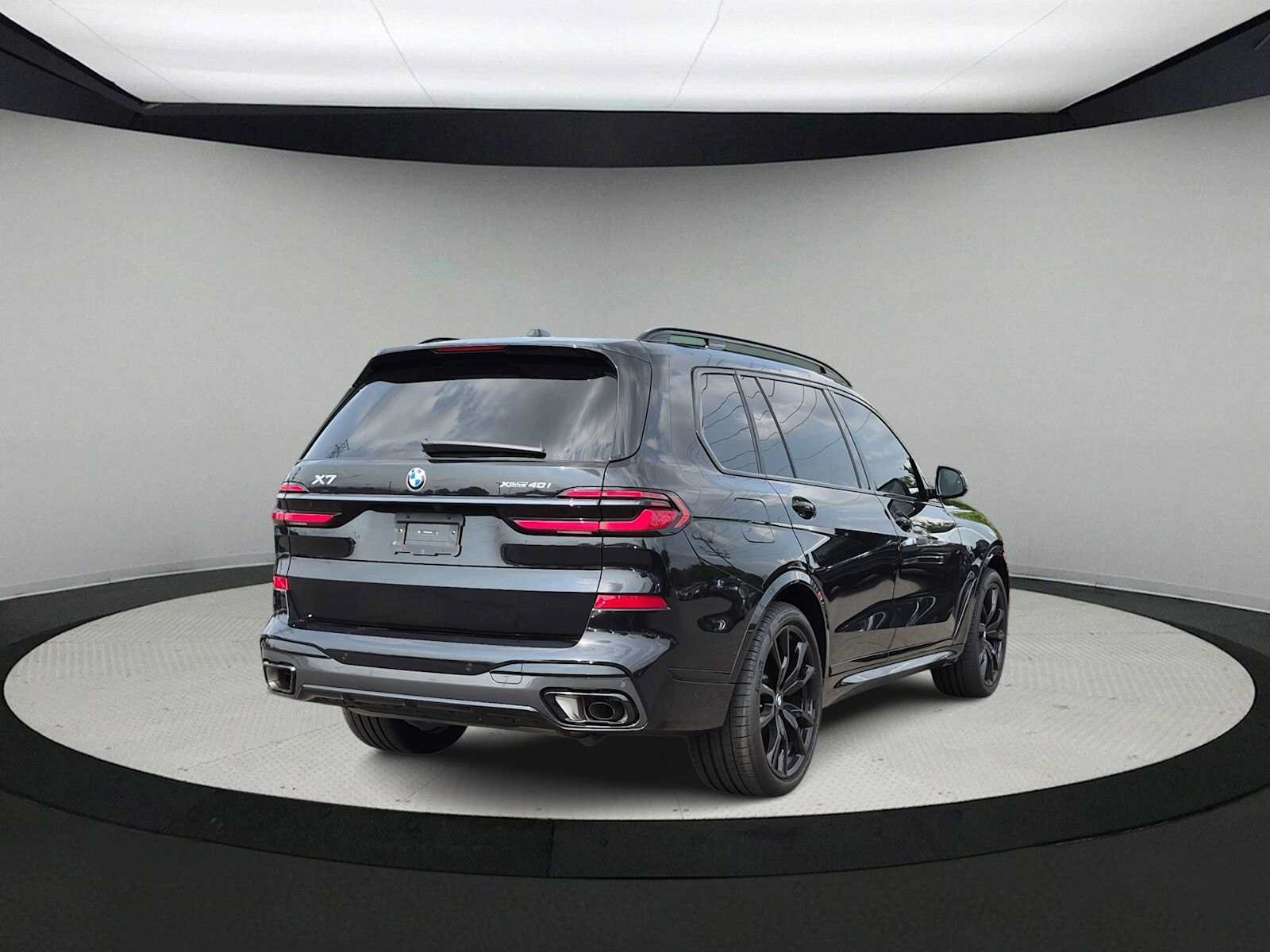 Used 2025 BMW X7 xDrive40i w/ M Sport Package AWD/4WD image 8
