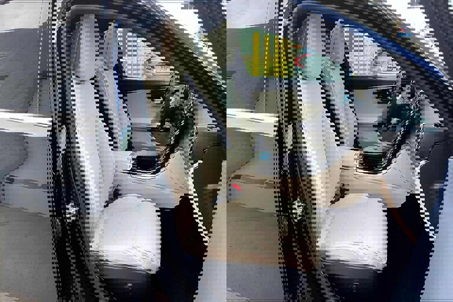 Used 2025 Mercedes-Benz C 300 Sedan image 10