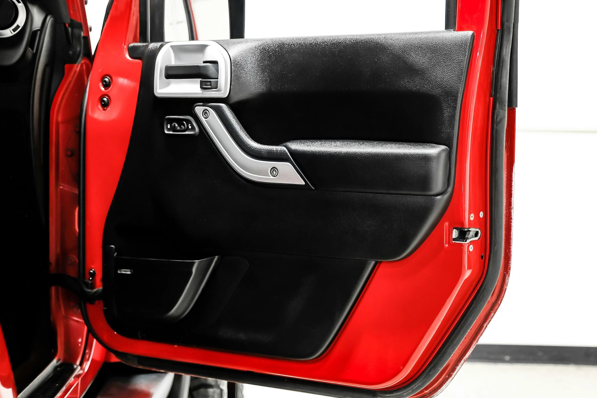 Used 2014 Jeep Wrangler Sahara w/ Connectivity Group image 40