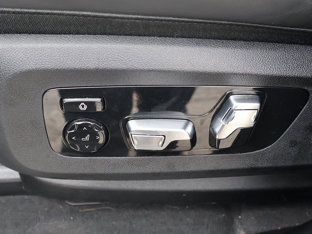 Used 2026 BMW X7 M60i image 37