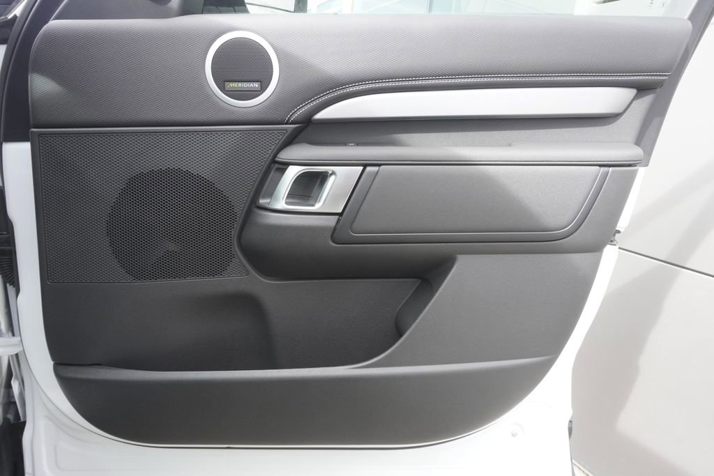 New 2026 Land Rover Discovery Limited Edition image 21