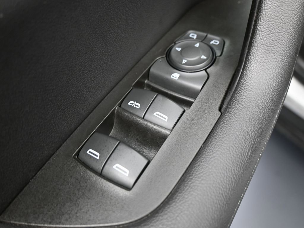 Used 2019 Chevrolet Blazer L FWD image 13